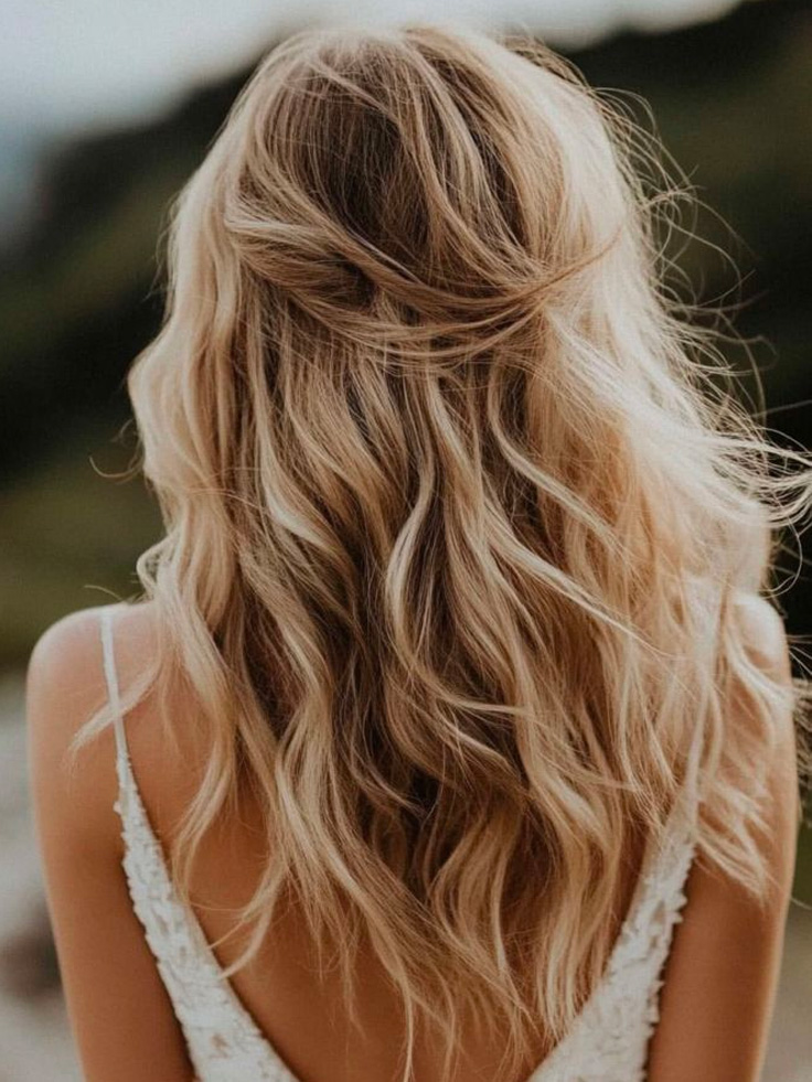 coiffure wavy mari&eacute;e
